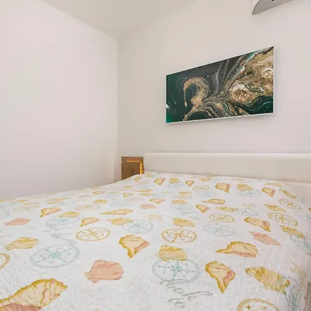 Cassiopeia - Seaside Retreat Apartment
