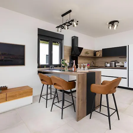 Cassiopeia - Seaside Retreat * 오미살즈