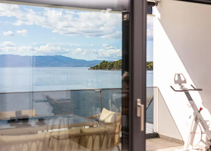 Cassiopeia - Seaside Retreat * Omisalj